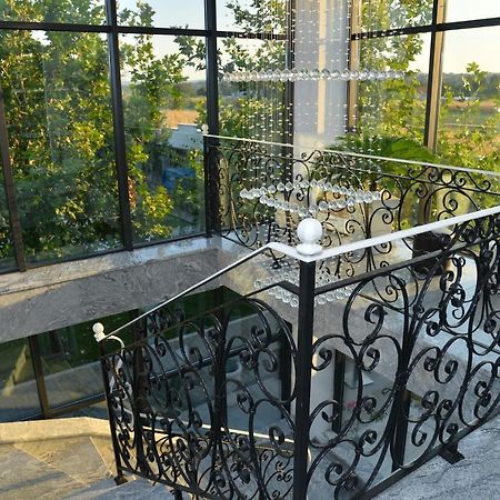 Ni Mesecev Konak Bed & Breakfast エクステリア 写真
