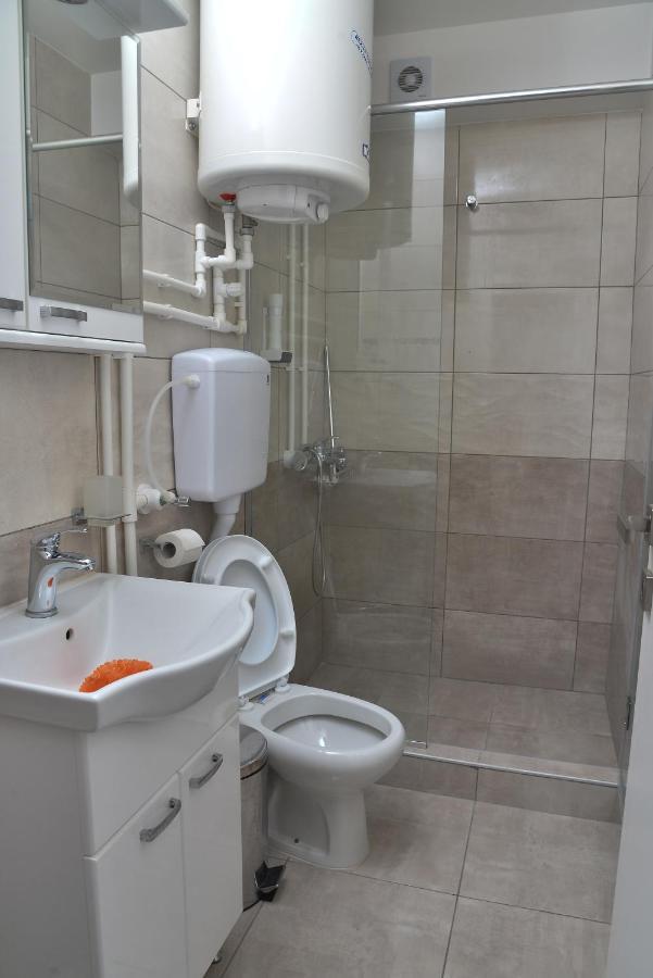 Ni Mesecev Konak Bed & Breakfast エクステリア 写真