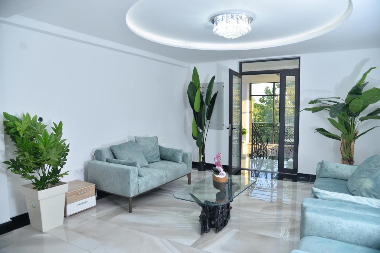 Ni Mesecev Konak Bed & Breakfast エクステリア 写真
