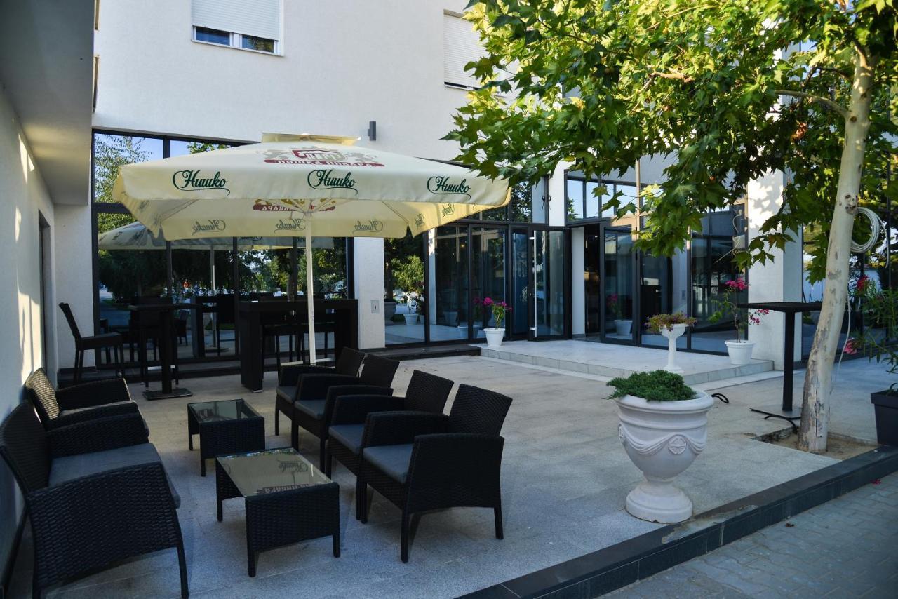 Ni Mesecev Konak Bed & Breakfast エクステリア 写真