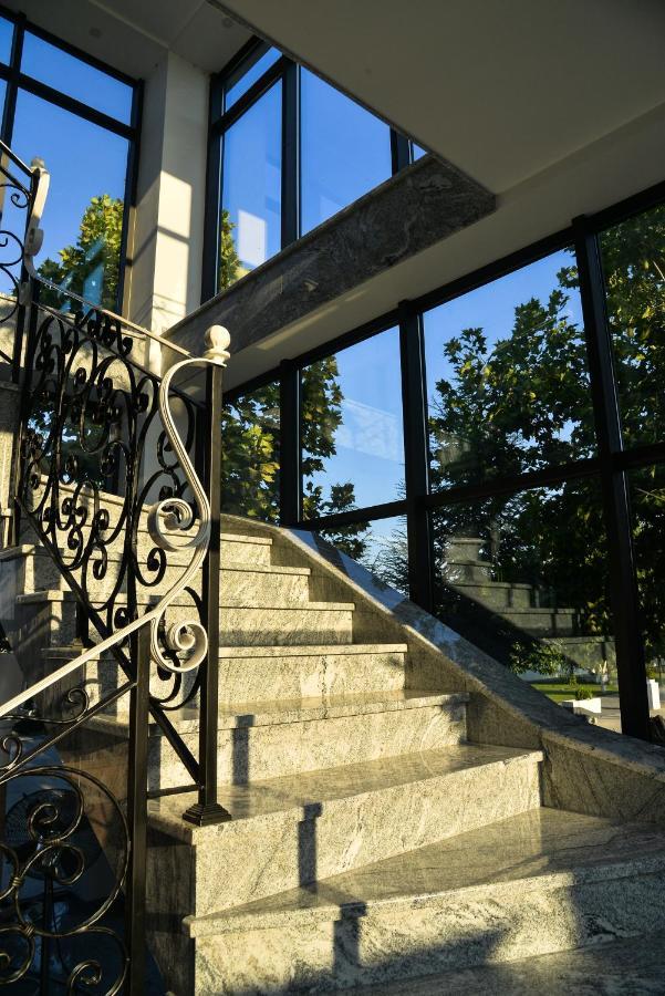 Ni Mesecev Konak Bed & Breakfast エクステリア 写真