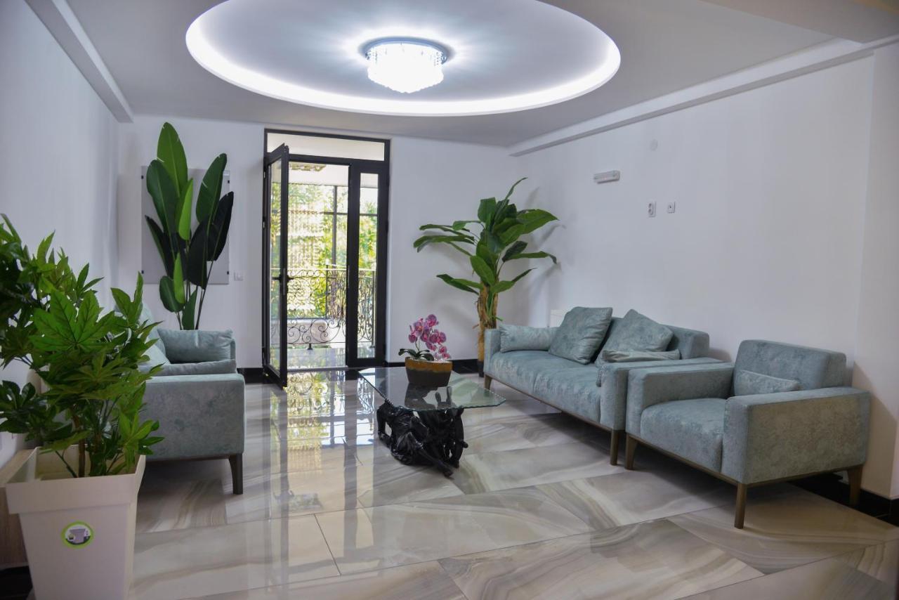 Ni Mesecev Konak Bed & Breakfast エクステリア 写真