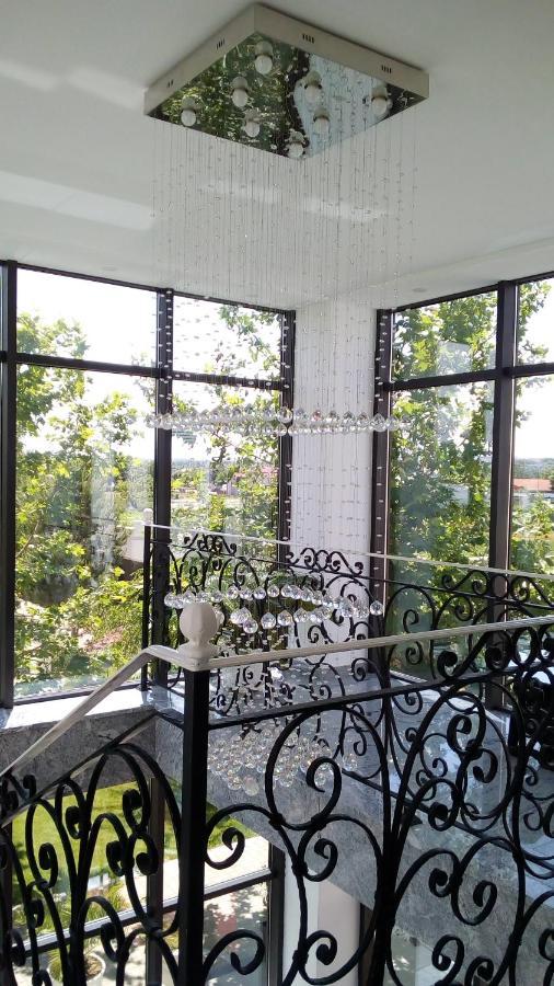Ni Mesecev Konak Bed & Breakfast エクステリア 写真